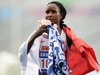 العداءة البحرينية يونيس كيروا: فضية الماراثون.