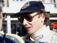 السائق النمساوي نيكي لاودا بثلاثة ألقاب أعوام 1975 و 1977 و 1984.