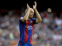 لاعب الوسط أندريس إنييستا (برشلونة) بطول 171 سم.