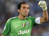 الحارس الإيطالي جيانلويجي بوفون (بارما ويوفنتوس).