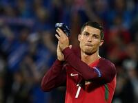 المهاجم البرتغالي كريستيانو رونالدو (ريال مدريد) بطول 185 سم.