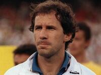 المدافع الإيطالي فرانكو باريزي، يعتبر من أفضل المدافعين في التاريخ، فاز بدوري أبطال أوروبا 3 مرات مع ميلان، اشتهر بتميزه في موقع القشاش (الليبيرو).