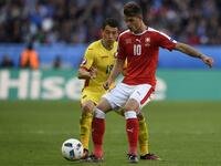 لاعب الوسط المدافع السويسري غرانيت تشاكا: ساهم تعاقد آرسنال الجديد في تأهل منتخب بلاده للدور القادم دون تلقي أية خسارة، كان لتمريراته المتقنة تأثير كبير على نتائج فريقه، ظهر بمستويات مميزة أمام فرنسا صاحبة الضيافة، واختير أفضل لاعب أمام ألبانيا.