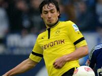 الألماني ماتس هوميلز مدافع بوروسيا دورتموند والذي ابتعد فترة طويلة بداعي إصابة في الكاحل عانى منها منذ نوفمبر الماضي، إلا أن عودته ستكون خلال الأيام المقبلة.