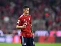 المركز الرابع: الكولومبي خاميس رودريغيز لاعب وسط بايرن ميونيخ بنحو 90.683.138 متابعاً، ينتشرون في ثلاثة حسابات رسمية، يمتلكها عبر الشبكات الاجتماعية، في إنستغرام 40.138.771، وفايسبوك 32.779.104، وتويتر 17.765.263.