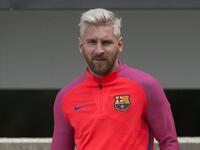 المهاجم الأرجنتيني ليونيل ميسي (برشلونة): يتقاضى 82 مليون دولار سنوياً من ضمنها راتب سنوي يصل إلى 53 مليون دولار.