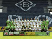 بوروسيا مونشنغلادباخ الألماني: ارتقى إلى المركز الثالث على سلم البوندسليغا رغم عدم احتواء صفوفه على نجوم متميزين، وقرب رحيل حارسه مارك أندريه تير شتيغن.