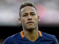 المهاجم البرازيلي نيمار (برشلونة): يتقاضى 36 مليون دولار سنوياً من ضمنها راتب سنوي تصل قيمته لنحو 14 مليون دولار.