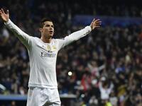 2015-2016: مباراة ريال مدريد ومالمو (8-0) بتاريخ 8-12-2015. (سجل رونالدو رباعية)