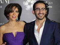 قالت الممثلة منى زكي عن الكوميدي أحمد حلمي وذلك إجابةً عن إشاعات طلاقهما: "ما قدرش، ده الحب كله".
