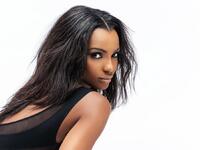 أجباني داريجو:
النيجيرية التي تعد أول امرأة سمراء البشرة تفوز بلقب ملكة جمال العالم في 2001، من الفقر والمعاناة شقت طريقها نحو عالم الجمال.