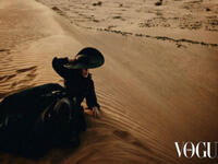 وتضيف أن أباها كان يردد دائمًا: "نحن مع الشعب والشعب منا ورغم ما كنا نتمتع به من مزايا ورفاهية نحرص على أن نبقى متواضعين غير متعالين على الناس".