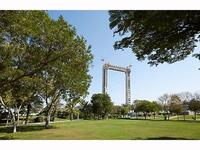 "برواز دبي"كان من المتوقع أن يتم إفتتاحه ديسمبر 2015،وعلى الرغم من تأكيد بلدية دبي أن العمل على مشروع بكلفة 43.5مليون دولار قد اكتمل تقريبا،إلا أنه لم يتم افتتاحه حتى هذه اللحظة. والمشروع عبارة عن إطار نافذة الهدف منه توفير إطلالة بانورامية خلابة لدبي القديمة 