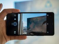 U Ultra : 
تعكس هذه التقنية مفهوم الذكاء الاصطناعي، من خلال اعتماده لألية التعلم الآلي من مستخدمه ليصبح قادرا على تقديم اقتراحات ذات طابع شخصي مع قدرته على التعرف على صوت مستخدمه، من خلال شاشة مزدوجة دون مقاطعة المستخدم أثناء استخدامه للشاشة الأساسية.