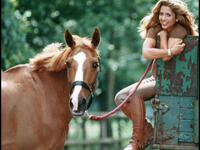 الاميرة هيا ابنة الملك الحسين بن طلال من زوجته الملكة علياء، تزوجت حاكم إمارة دبي الشيخ محمد بن راشد آل مكتوم. عينت رسول السلام التابع للأمم المتحدة. برعت بالفروسية ونالت جوائز دولية عديدة وتم تعينها رئيسة الاتحاد الدولي للفروسية.