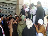 1500 يمني في الاردن منهم من هو موجود قبل الازمة اليمنية لغايات علاج أو للمشاركة بندوات ومن وصل للأردن لاجئاً من بلدان أخرى،تم تسفير ما يقارب ال 500 وبقي 1500 منهم، اضافة الى ما يقارب ثلاثة آلاف طالب يدرسون في الجامعات الاردنية.