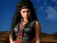 عودتنا دائما الفنانة الجميلة مى عز الدين على الطلة الأنثوية الرقيقة واعتمدت عز الدين الإطلالة الغجرية في إحدى جلسات التصوير