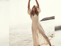 Maya appeared in the photos without putting any makeup