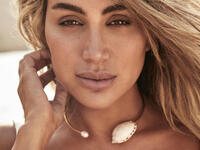 Maya appeared in the photos without putting any makeup