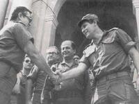 نشرت  بعض المواقع صورة لعون تعود لعام 1982، وكان وقتها برتبة عقيد، وكان عون مبتسماً فيما يصافح ممثل لقيادة الجيش قائد وحدات الاحتلال الإسرائيلي التي أشرفت على حصار بيروت ابان الاجتياح الواسع النطاق للبنان. وهنا يطرح سؤال هل فرحت اسرائيل بفوز ميشال عون.