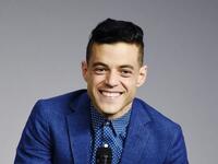 درس المسرح في جامعة "إيفانسفيل" في ولاية إنديانا، وحصل على بكالوريوس الفنون الجميلة عام 2003.