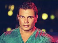 النجم المصري عمرو دياب الذي يعتبر أيقونة الرشاقة لكل الرجال خاصة وأنه قد تجاوز الخمسين من العمر، ومع ذلك لا يبدو عليه العمر نهائياً، وإنما يبدو دائما كشاب في عمر العشرينات. ولا يخلو أي حديث صحفي مع دياب دون أن يتحدث عن أهمية الرياضة في حياة الإنسان.