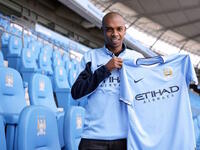 لاعب الارتكاز البرازيلي فيرناندينيو: انتقل من شاختار دونيتسك إلى مانشستر سيتي مقابل 34 مليون جنيه استرليني.