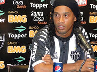 حساب البرازيلي رونالدينيو غاوتشو (أتلتيكو مينيرو) - ما يقارب الـ 5.4 مليون متابعاً. 10Ronaldinho@