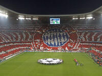 فريق بايرن ميونخ الألماني: Mia san mia وتعني نحن عبارة عن نحن