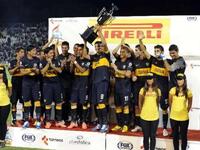 بوكا جونيورز الأرجنتيني بـ 18 لقباً.