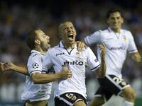 الجزائري سفيان فيغولي (فالنسيا): بدأ مسيرته الاحترافية في صفوف غرونوبل عام 2007، وجاءته فرصة الاحتراف في الدوري الإسباني مع الخفافيش عام 2010 الذي أعاره لآلميريا مؤقتاً ثم اعتمد عليه هذا الموسم بصورةٍ كبيرة بعد الأداء المقنع الذي قدمه.