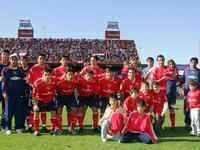 إنديبينديينتي الأرجنتيني بـ 16 لقباً.