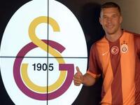 المهاجم الألماني لوكاس بودولسكي: انتقل من آرسنال إلى غالاتاساراي في عقد لمدة 3 مواسم مقابل قرابة 4 ملايين جنيه استرليني.