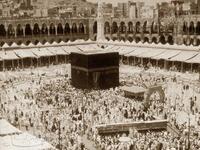 عام 1989 تم الاعتداء بشكل مزدوج على مشارف المسجد الحرام وأوقعت هذه الحادثة قتيلا و16 جريحا بين الحجاج . وتم لاحقا إعدام 16 شيعيا كويتيا اتهموا بأنهم منفذي الاعتداء.