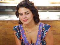 عرفت الممثلة المصرية الشابة منى هلا بحبها لاثارة الجدل من حولها، وخصوصاً على حسابها الخاص على الانستغرام، اذ أنها دائماً ما تستفز جمهورها بصور جريئة لها، وتعترف بأنها تقيم مع صديقها في كاليفورنيا وتنشر العديد من الصور الجريئة التي تجمعها به.