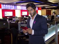 بدر آل زيدان إعلامي ومُذيع سُعودي ولديه شهادة البكالوريوس في تأهيل ذوي الإحتياجات الخاصة انطلق من تصوير وتسجيل الإعلانات إلى الراديو وعمل في عدة محطات منها تلفزيون الآن والتلفزيون السعودي ومجموعة mbc باذاعاتها ومحطاتها ويقدم برنامج المصيدة وET  بالعربي على mbc