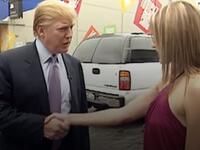 تلقت حملة ترامب انتكاسة مع نشر شريط فيديو يعود لعام 2005، يتفاخر فيه ترامب بتبني سلوك حيال النساء أقرب إلى المضايقات الجنسية، مستخدما كلاما بذيئا. للاعتذار بشكل رسمي عن تصريحات وصفت بأنها "جنسية وسوقية تجاه النساء"، تلفظ بها قبل ظهوره في برنامج تلفزيوني.
