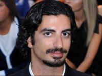 فهد الحريري هو الابن الأصغر لرئيس الوزراء اللبناني رفيق الحريري،وخلال دراسته الهندسة المعمارية،افتتح مكتبا للتصميم الداخلي خارج العاصمة الفرنسية لبيع الأثاث للسعودية.تبلغ ثروته مليار دولار وتكمن خبراته في العقارات وعمل سابقا استشاريا في شركة سعودي أوجية في دبي