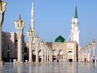 تم اتخاذ الهجرة النبوية بداية للتقويم الهجري، بأمر من الخليفة عمر بن الخطاب وذلك  في زمن خلافته.وكان ذلك في عام ٦٣٨م، أي ١٦هـ. القرار هنا، كان ذا نظرة بعيدة وثاقبة جعلت التوثيق مرتبطاً بمعنى نجاح الأمة وليس بأفرادها، فاتحاً بذلك الأمل بتكرار هذا النجاح.