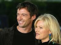 ديبورا لي فورنيس / هيو جاكمان:  الممثلة الأسترالية ديبورا والممثل والمنتج جاكمان متزوجان منذ 21 سنة وأنجبا طفلين، بفارق (12 عاما)
