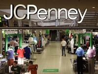 "JCPenny" وهو متاجر للملابس الجاهزة حيث  يعتبر الاسم اختصارًا لمؤسس العلامة التجارية James Cash Penney.