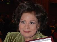 كريمة مختار: اسمها الحقيقي عطيات محمد البدري، حصلت على درجة البكالوريوس من المعهد العالي للفنون المسرحية، وبدأت مشوارها الفني في خمسينيات القرن الماضي من خلال العمل في برنامج إذاعي للأطفال بعنوان "بابا شارو" أتاح لها فرصة العمل في الإذاعة لعدة سنوات.