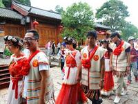 مهرجان ماجبي – الصين حيث يقوم الصينيون في اليوم السابع، في الشهر السابع من التقويم الصيني، بالاحتفال، في مُناسبة أقرب لكونها "عيد حب صيني"، وتقوم الفتيات في هذا اليوم بالدعاء للحصول على زوجِ جيّد. وتحاط هذه الاحتفاليّة ببعض العادات الصينية