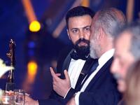 الممثل السوري تيم حسن / جائزة أفضل ممثل عربي، والذي حضر دون زوجته وفاء الكيلاني التي اعتذرت لظروف عملها وقام بإهدائها الجائزة أمام الجميع.
