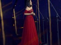 الممثلة المصرية منى زكي / جائزة أفضل ممثلة عربية عن دورها في فيلم "من 30 سنة"، والتي حضرت برفقة زوجها أحمد حلمي.
