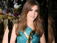 المطربة اللبنانية نانسي عجرم / جائزة أفضل فنانة لبنانية للعام الماضي، وأشعلت المسرح بأغاني ألبومها الجديد "حاسة بيك" والتي حضرت برفقة زوجها فادي الهاشم وبدوَا كثنائي الكنار.
