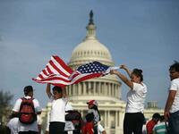 " التعامل مع ملف المهاجرين" اوباما أصدر أمراً تنفيذياً يسمح لمن جاء إلى امريكا طفلاً بشكل غير شرعي، للبقاء داخل البلاد مدة سنتين قابلة للتجديد. ولكن ترامب تعهد بوقف قدوم المسلمين إلى امريكا حتى يتمكن من إيجاد طريقة للتمييز بين من هو إرهابي ومن هو ليس كذلك