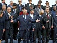 "اتفاقية باريس لتغير المناخ"تعهد ترامب، بإلغاء الاتفاقية لتقليل التغييرات المناخية الناجمة عن ارتفاع معدلات التلوث على الكرة الأرضية أو إعادة التفاوض.ولكن الانسحاب من الاتفاقية يتطلب 3 سنوات إلا أنه يستطيع ألا يلتزم ببعض بنودها،وبالتالي يؤدي لفشل الاتفاقية