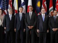 "اتفاقية الشراكة الاقتصادية الإستراتيجية عبر المحيط الهادئ" تشارك فيها عدة دول مهمة منها اليابان وكندا وامريكا...فهي تسعى لفتح منطقة للتجارة الحرة بينها، إلا أن الرئيس المنتخب تعهد "بتقطيعها" عقب وصوله لسدة الرئاسة.