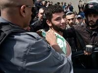 ليس ابتسامته وحدها الإيجابية بل عيونه تخبرك بأن النصر قادم لا محال.
 